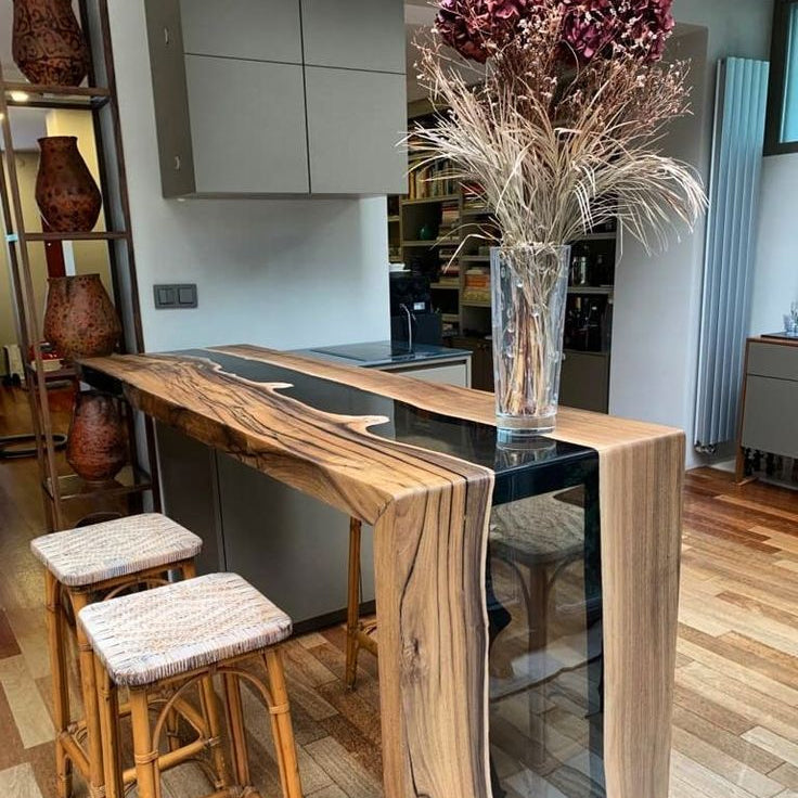 Can epoxy tables be used outdoors?