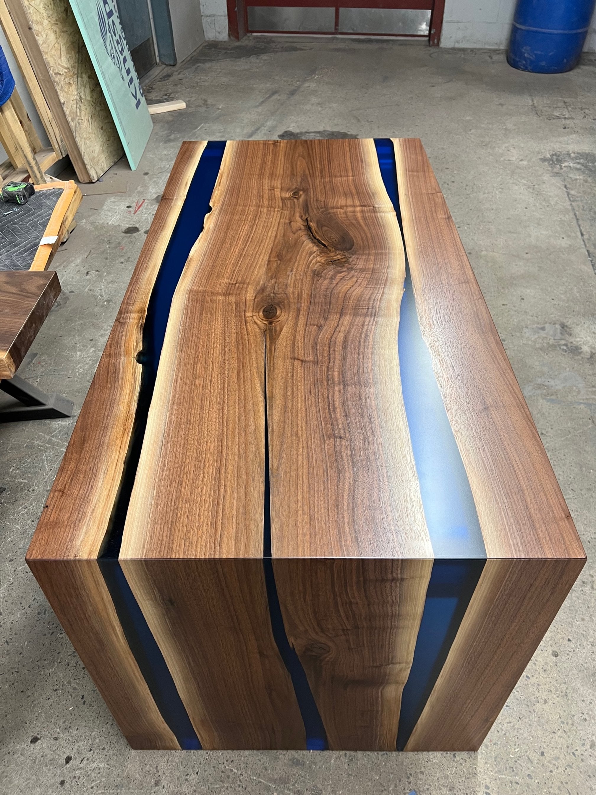 KAZANAHOME Custom Epoxy Table Waterfall WCT2