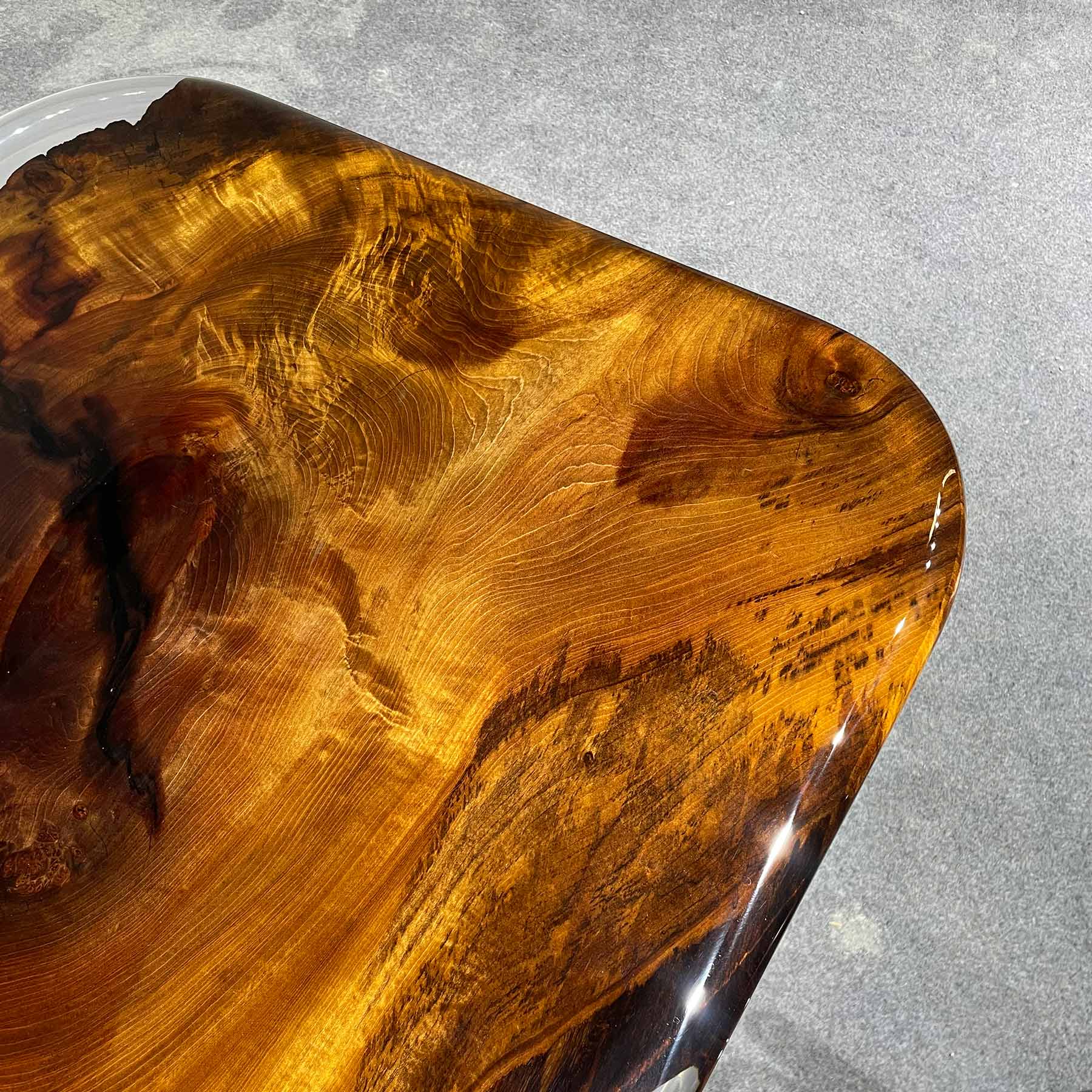 KAZANAHOME_Golden_Camphor_Epoxy_Resin_Dining_Tables