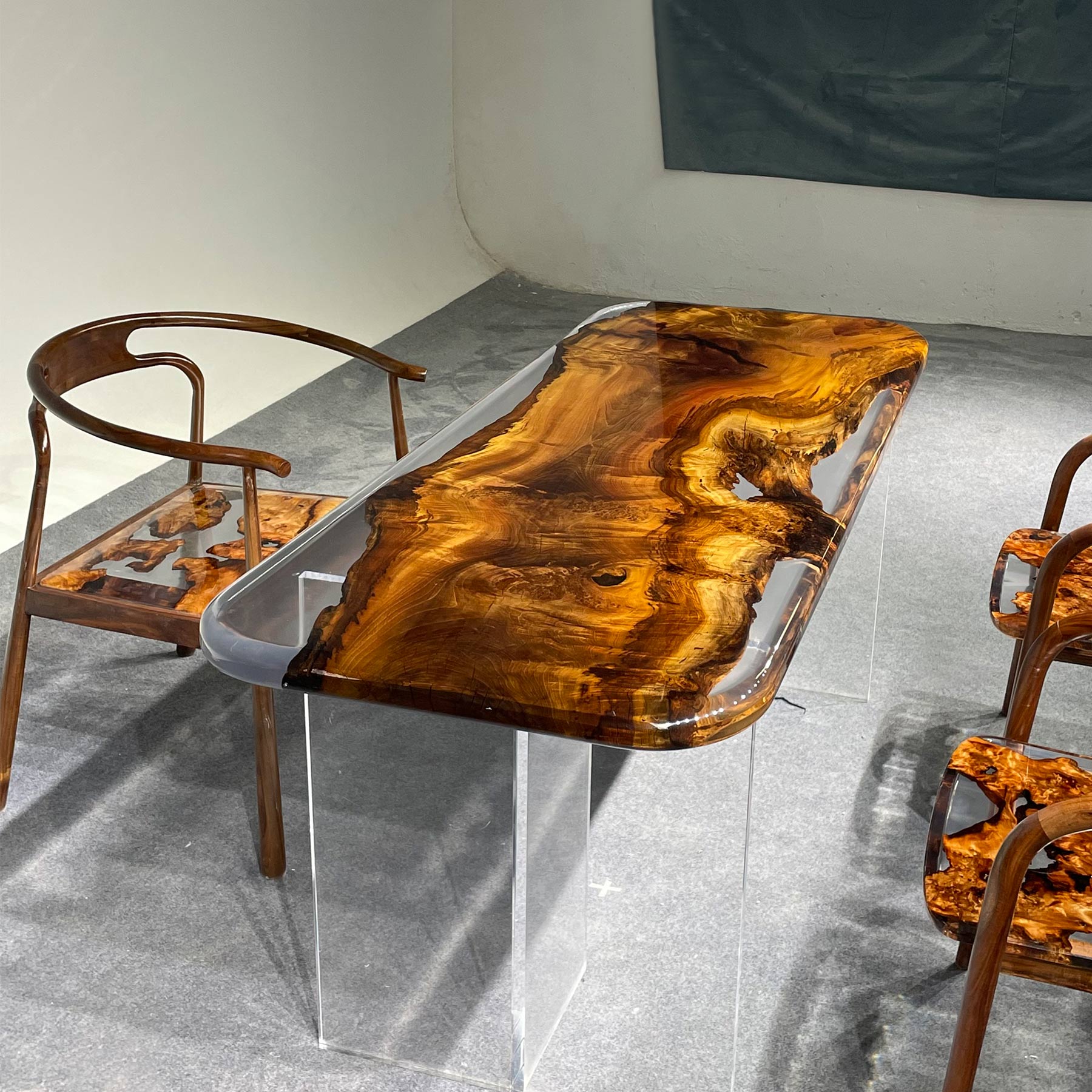 Handmade_Epoxy_Resin_Dining_Tables