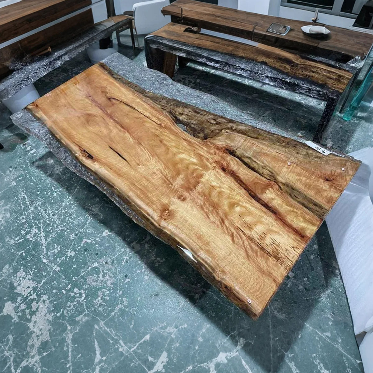 Kazanahome Handmade Ice Crack Red Camphor Epoxy Table