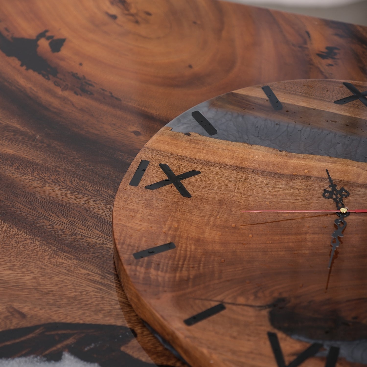 KAZANAHOME-Black-Walnut-Grey-Epoxy-Resin-Wall-Clock-4