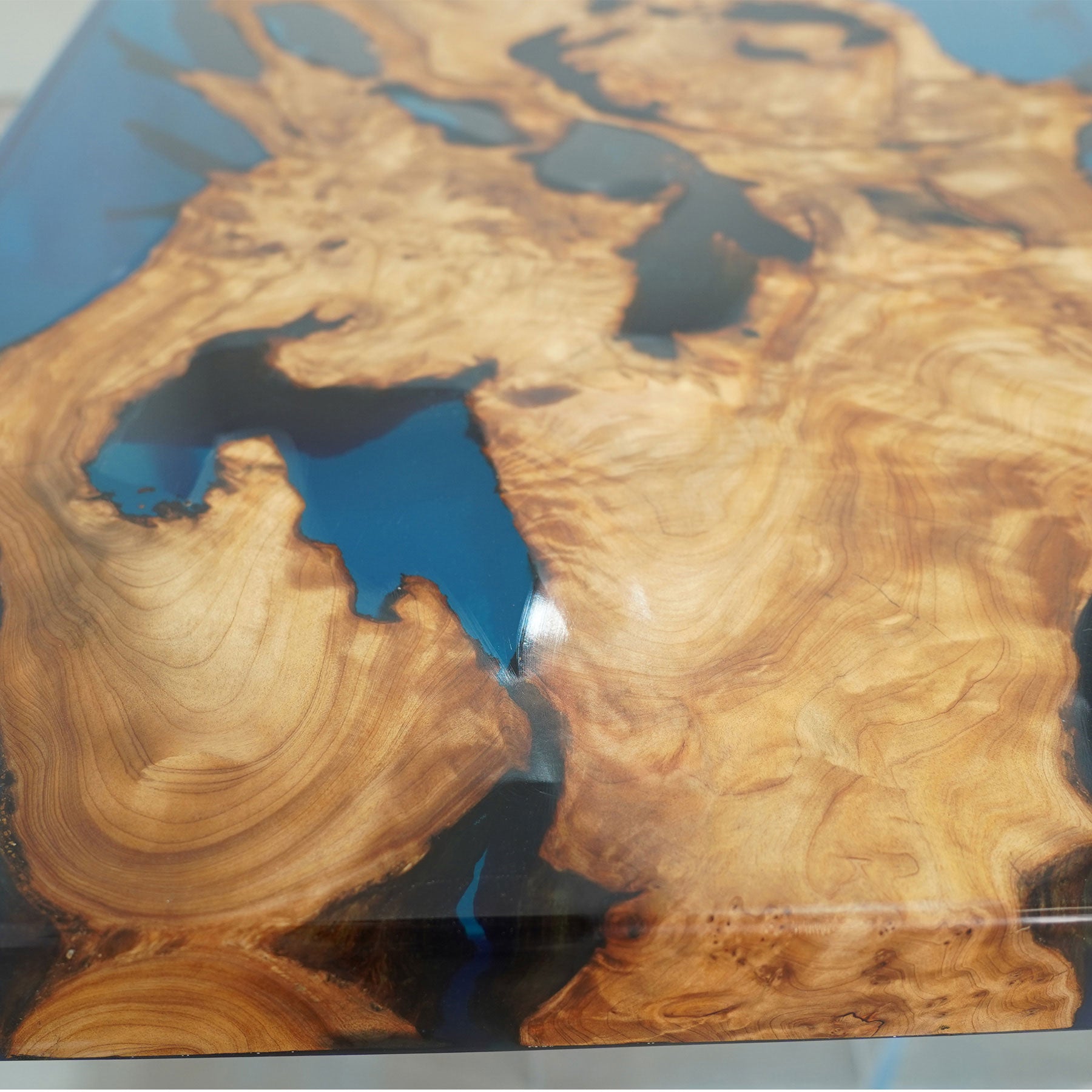 KAZANAHOME-epoxy-resin-dining-table-5
