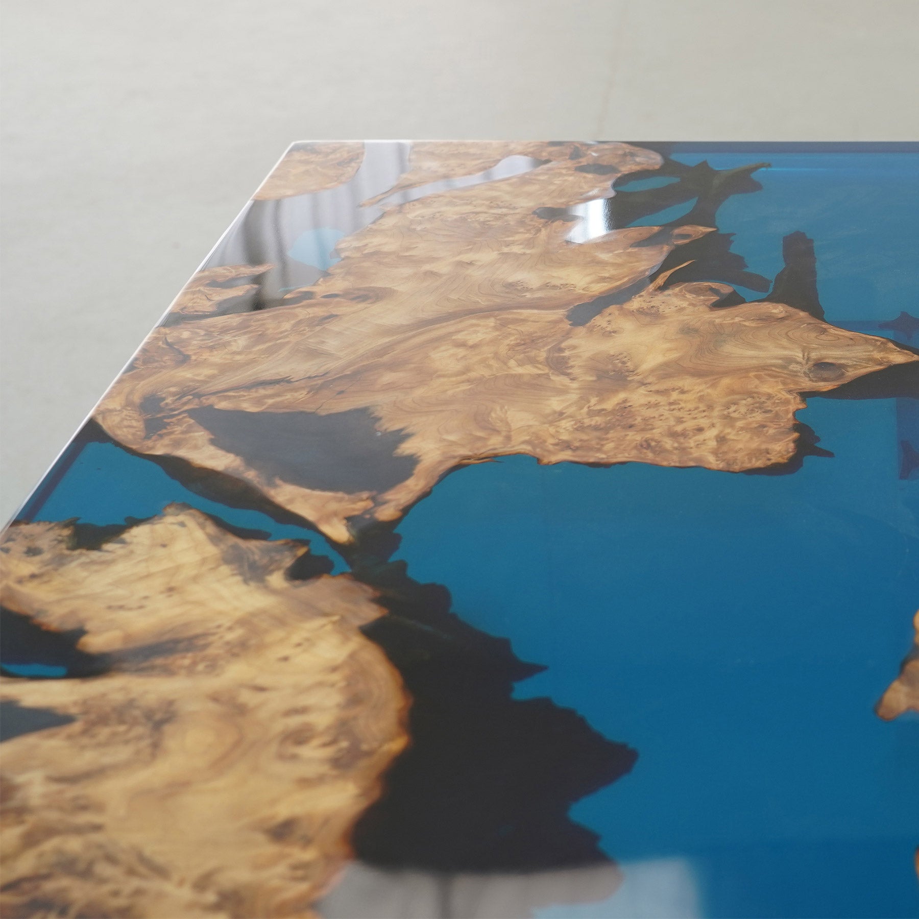 KAZANAHOME-epoxy-resin-dining-table-6