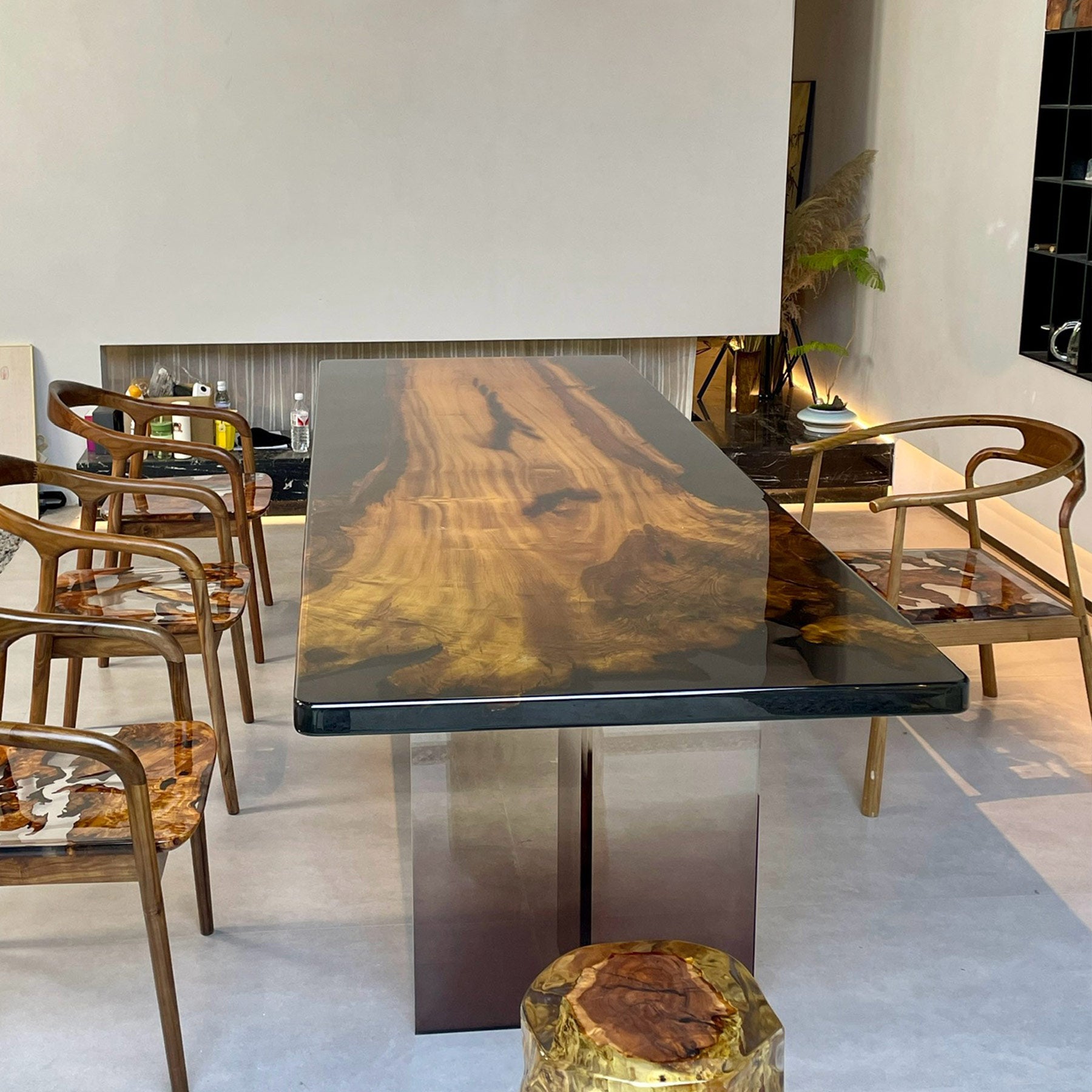 Golden Camphor and Epoxy Wood Table - Kazanahome