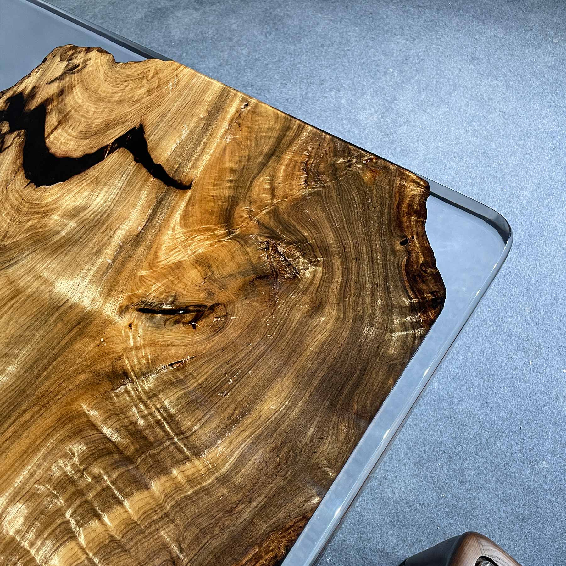 Golden Camphor Wood Epoxy Resin Table - Kazanahome