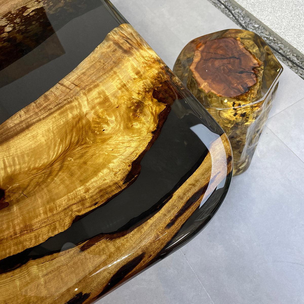 Wood and Epoxy Resin Table Rounded Corners - Kazanahome