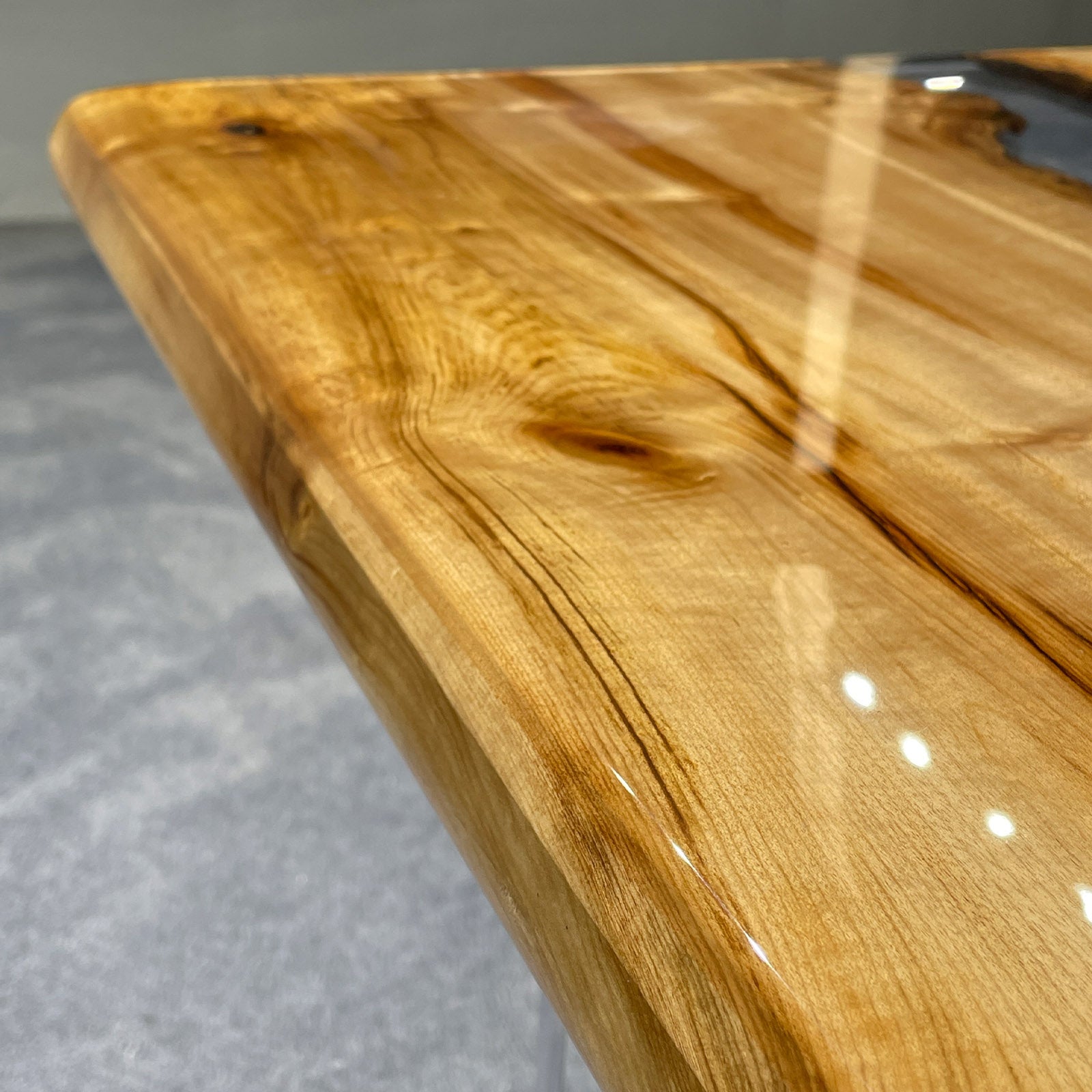 Golden Camphor Wood Table with Epoxy - Kazanahome