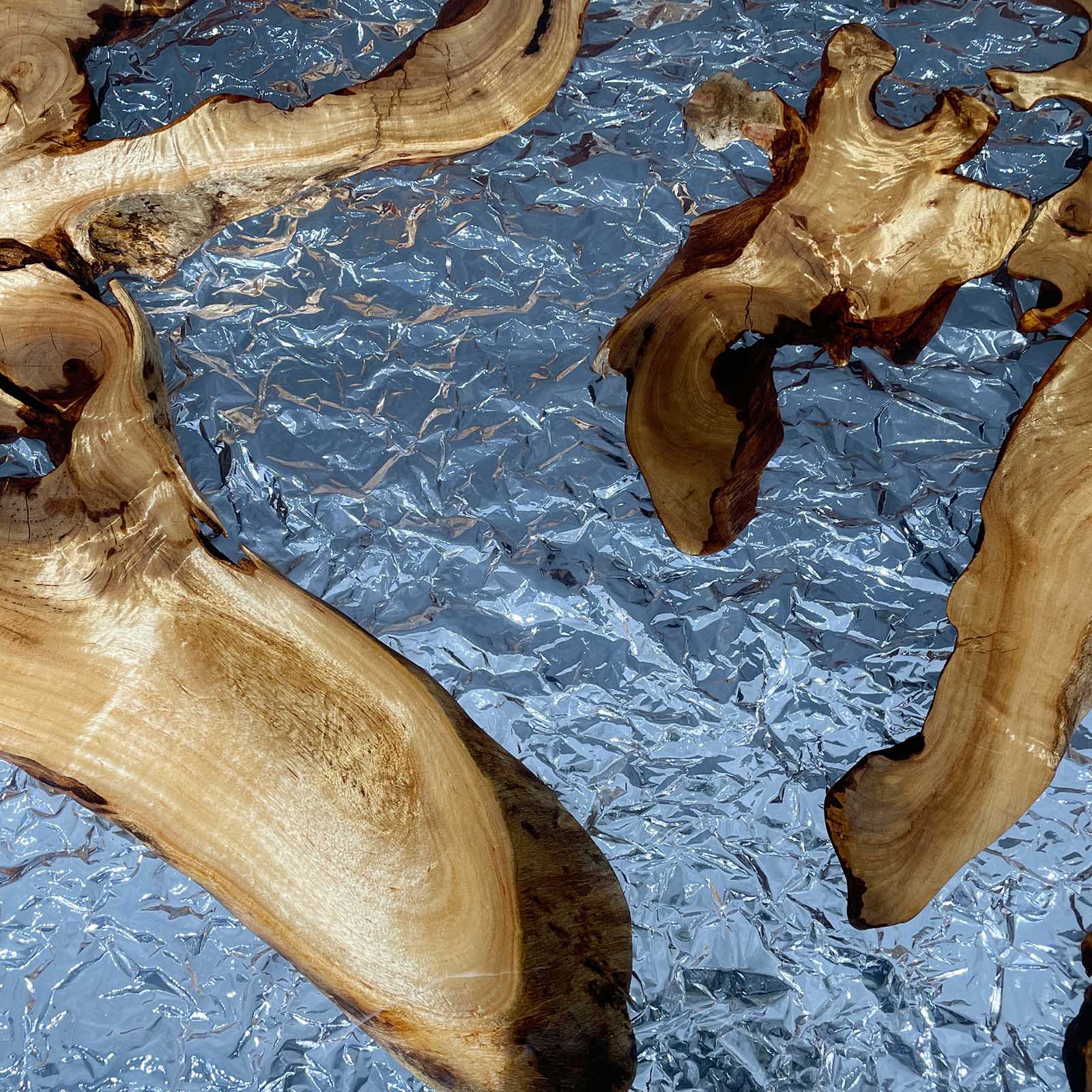 Ice Crack Epoxy Resin Wood Table - Kazanahome