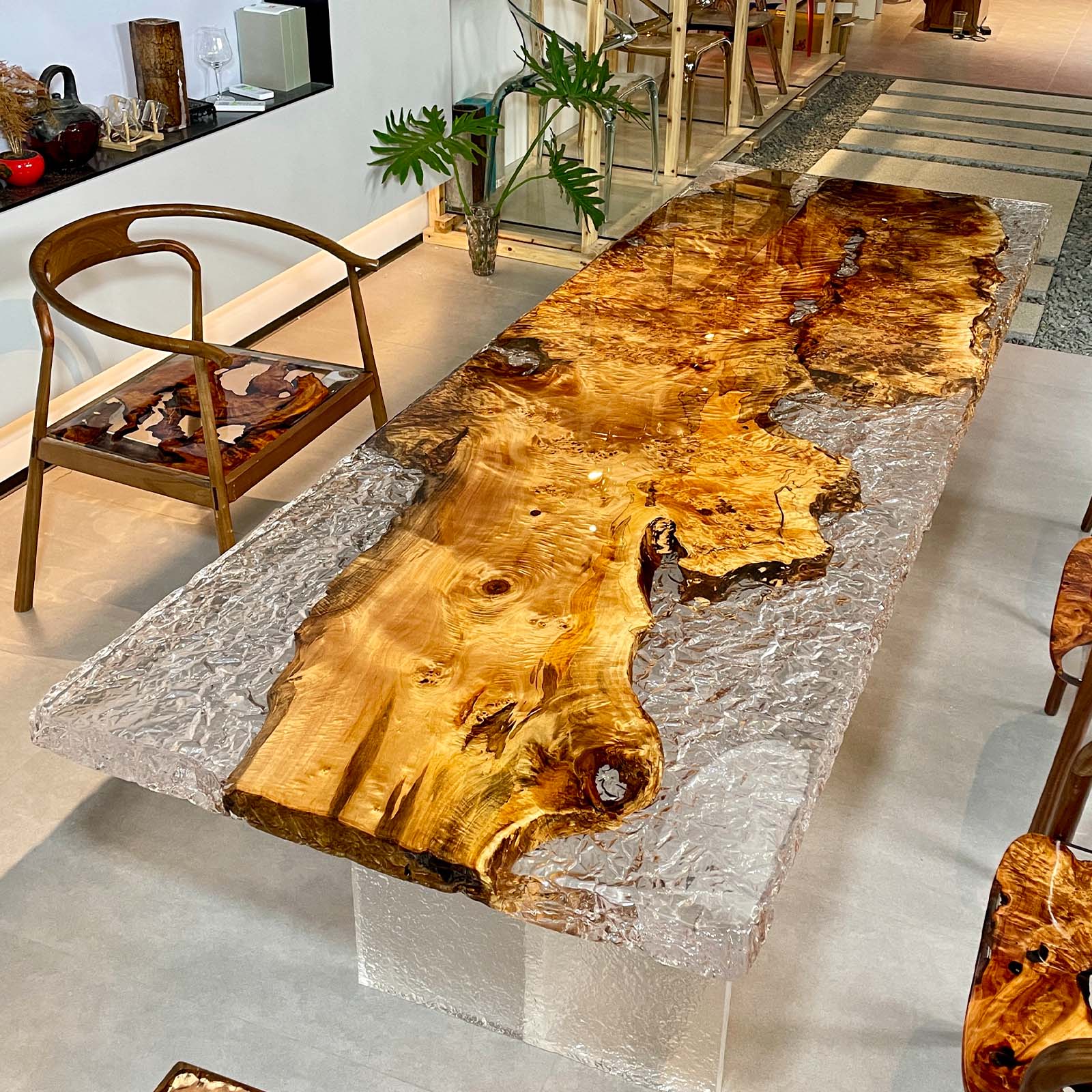 Wood and Epoxy Resin Table - KAZANAHOME
