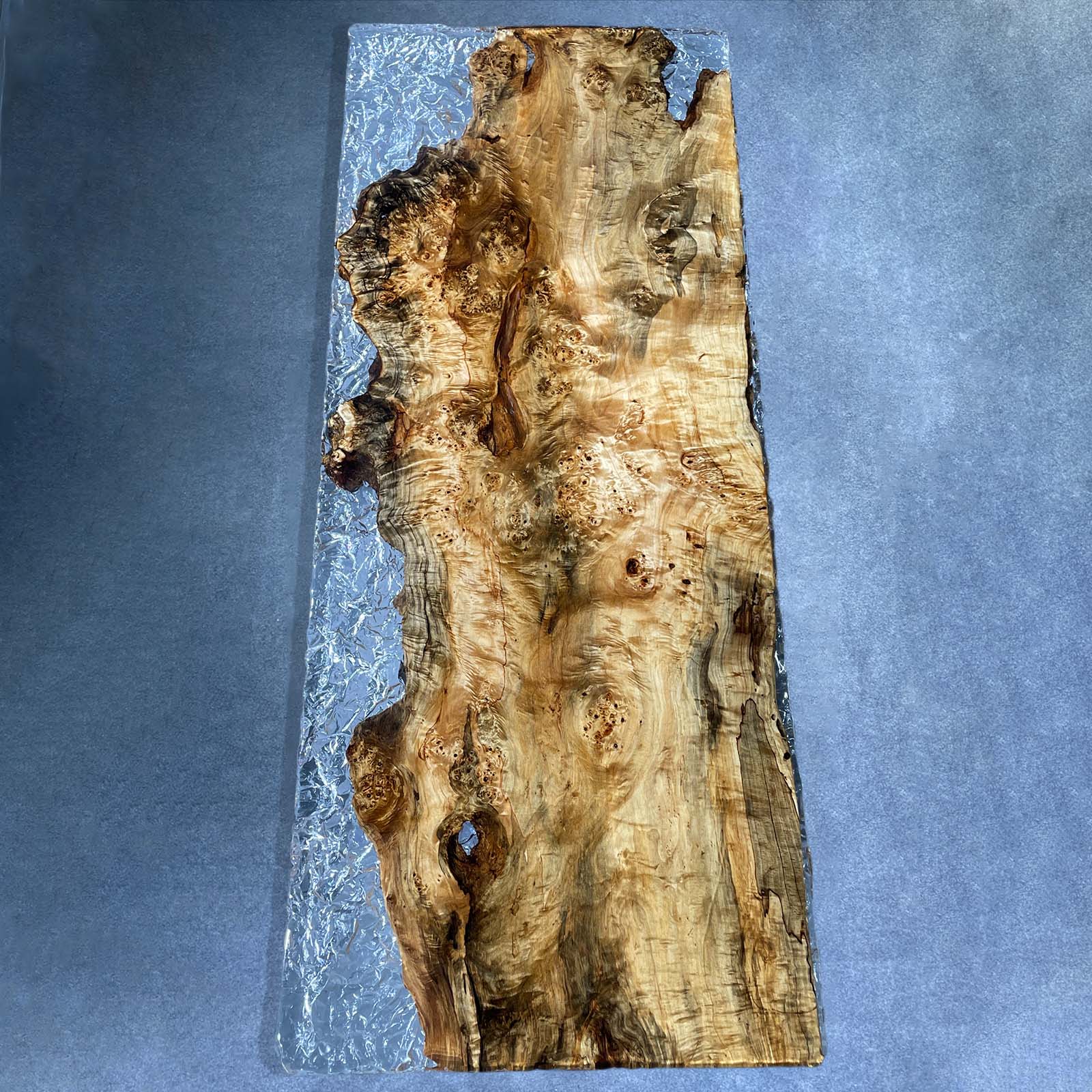 Poplar Wood and Epoxy Resin Table - Kazanahome