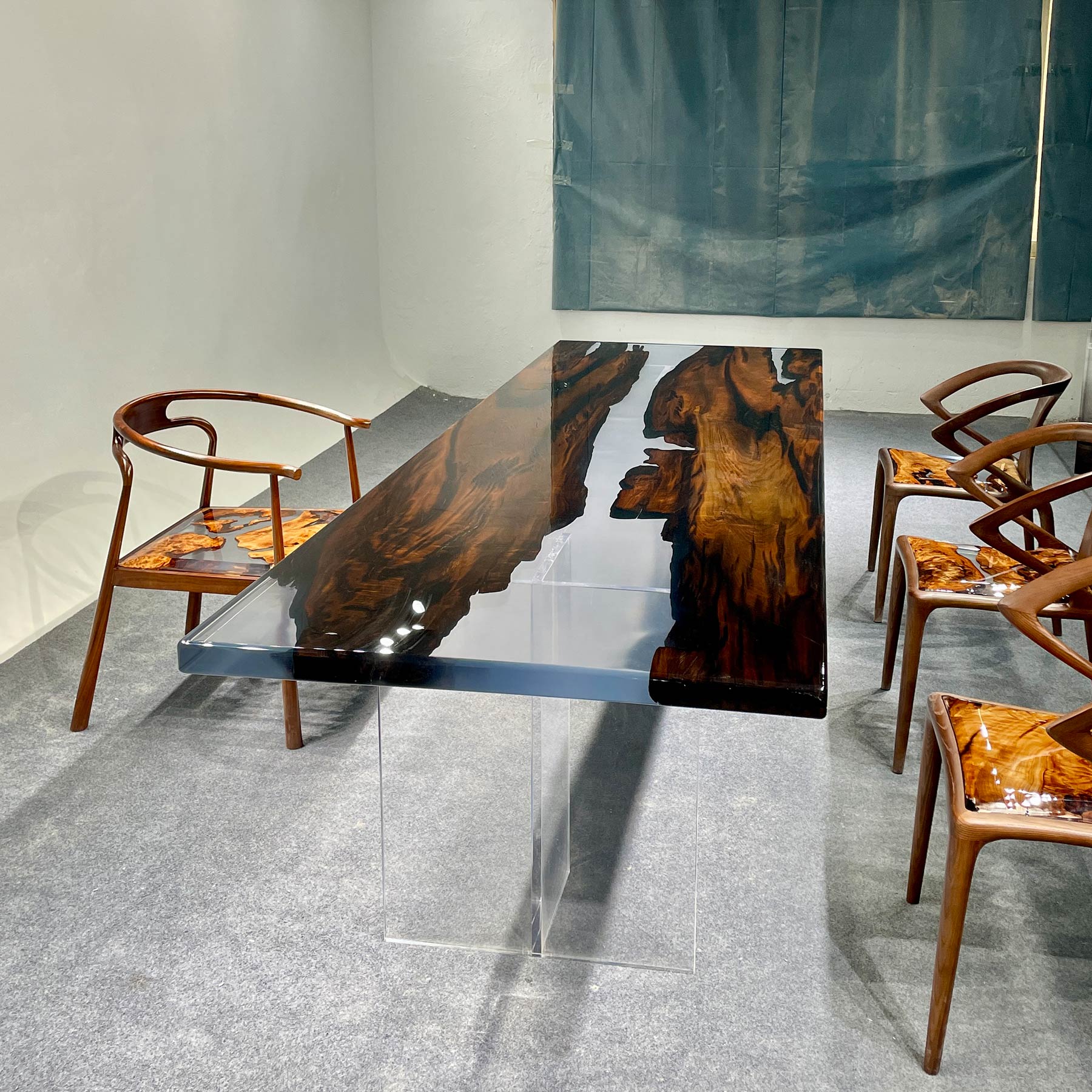 Clear Epoxy Resin Wooden River Style Dinner Table - Kazanahome