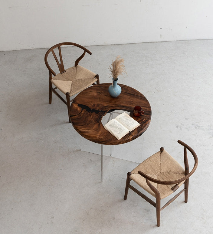 Round Epoxy Table 31.50" Diameter additional shipping fee $299