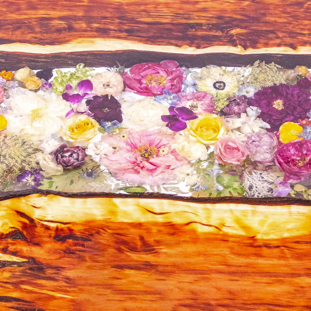  Round Preserved Flowers Epoxy Table for Romantic Interiors