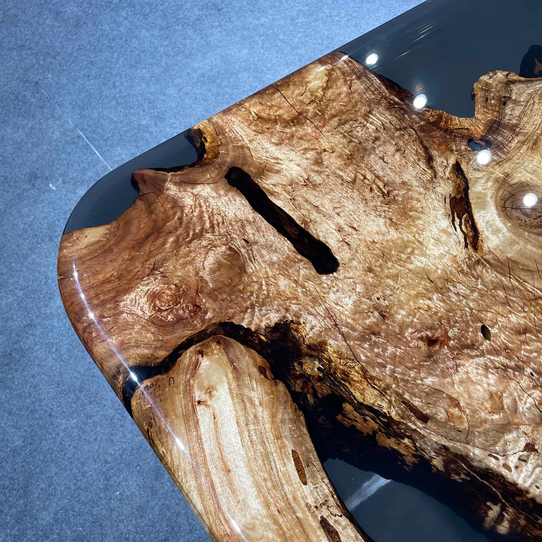 Smooth Epoxy Resin Wood Dinner Table - Kazanahome
