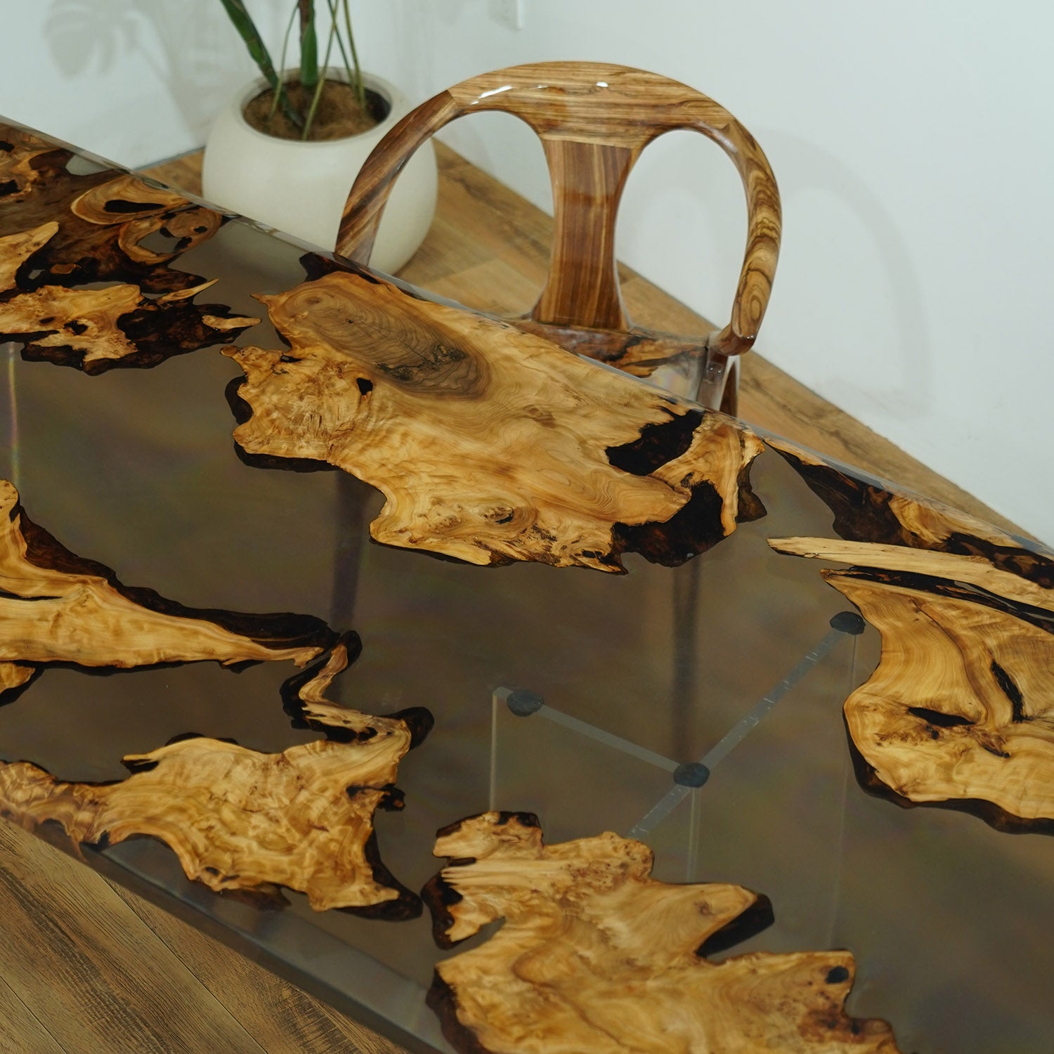 Cunninghamia Wood & Black Clear Epoxy Table - Showcasing Intricate Grains in Modern Interiors CT101