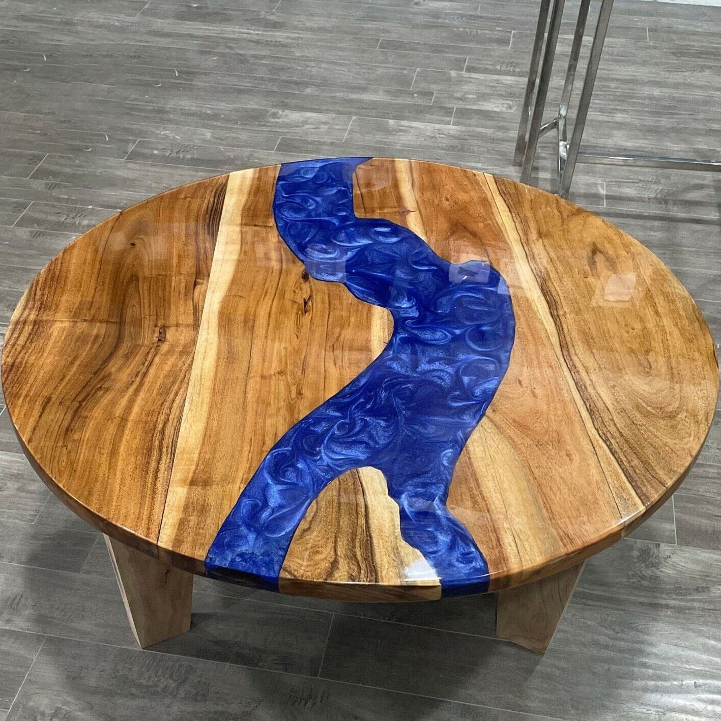 Custom Epoxy Round Table RT18