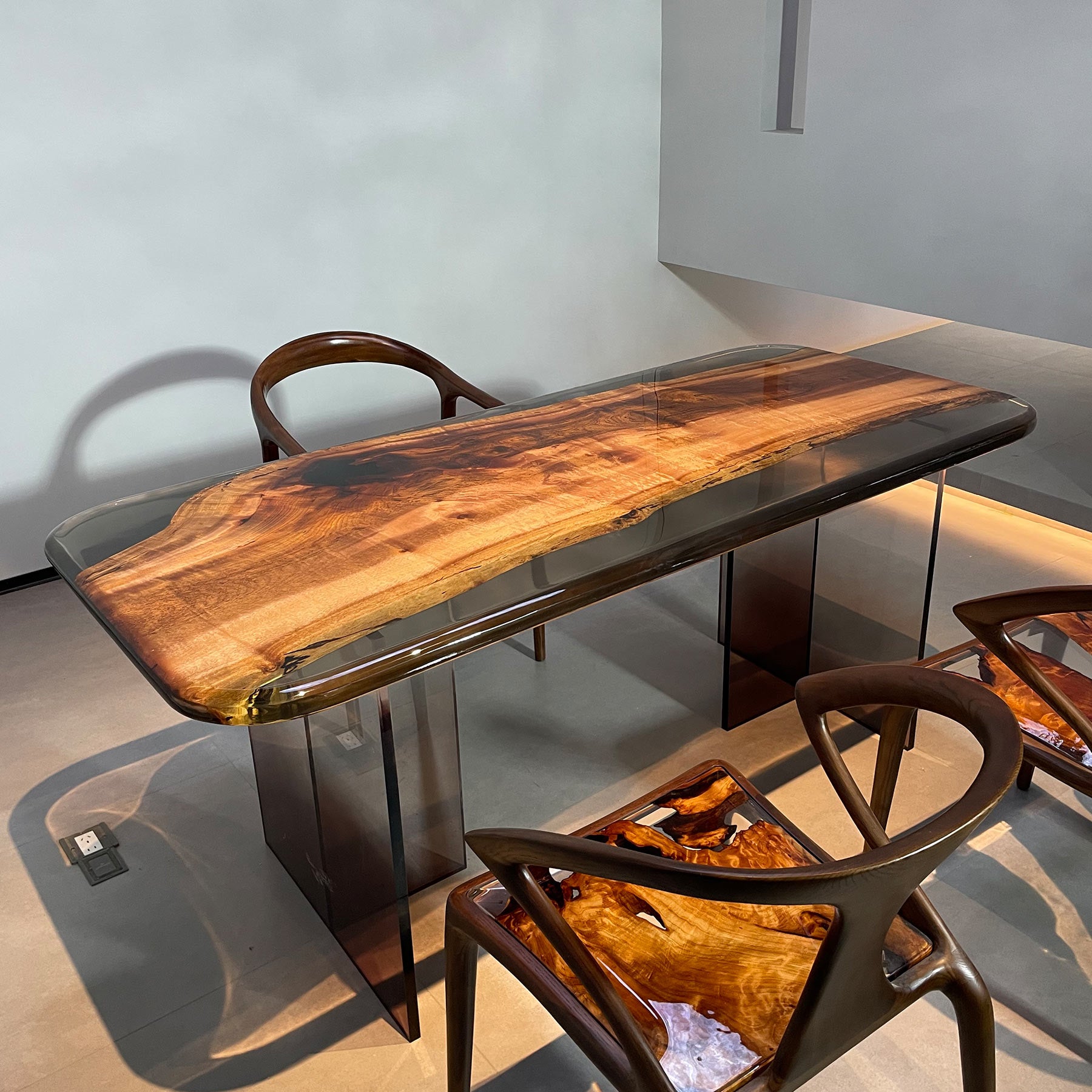 Epoxy Resin and Wood Table - Kazanahome